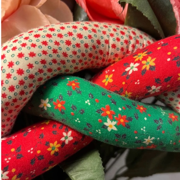 Vtg 15” Christmas Wreath Braided Fabric Plush Hanging Holiday Decoration Rustic - Picture 3 of 5